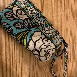 vera bradley wristlet